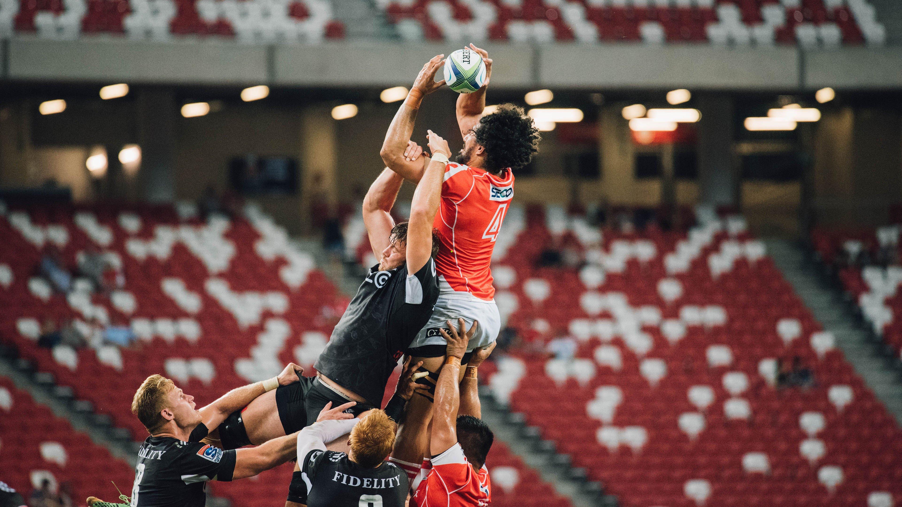 诺里斯坦言勒克莱尔施压 后视镜中持续身影挑战极限